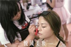 想在北京学化妆、化妆学校应该怎么选?