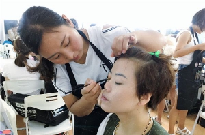 郑州怎样找到一所能让自己学到技术的化妆学校