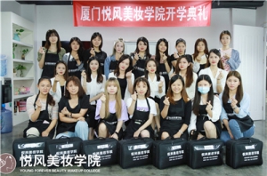 选择郑州专业化妆学校误区有哪些？