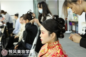 学化妆就选郑州最好的化妆学校