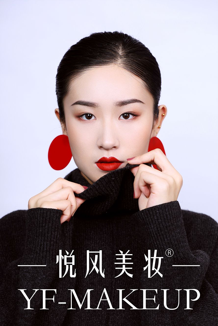 平面广告妆多见于时尚杂志，形象特制与设计相结合。