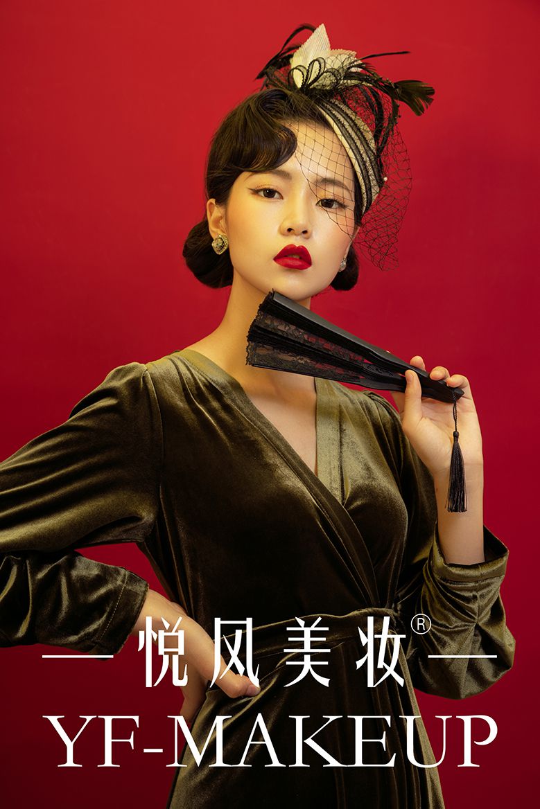 新娘尽显精致优雅之姿，中国古典高贵气质与时尚元素结合