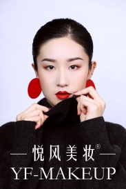 平面广告妆多见于时尚杂志，形象特制与设计相结合。