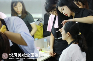 郑州有比较好的化妆学校吗？