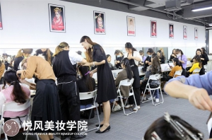 郑州有周末化妆学校吗？
