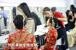 郑州有专业的化妆培训吗？