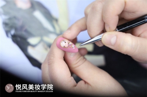 避坑指南！这3家优质化妆学校实测