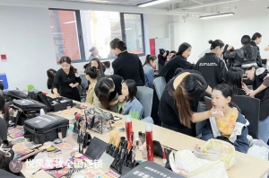 三所化妆培训机构从入学到就业，全程服务更贴心
