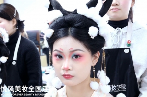 学化妆4个月，从零基础到毕业，我的真实蜕变