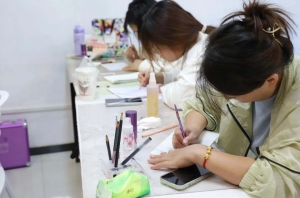 分享我在悦风美妆学院学化妆的感受